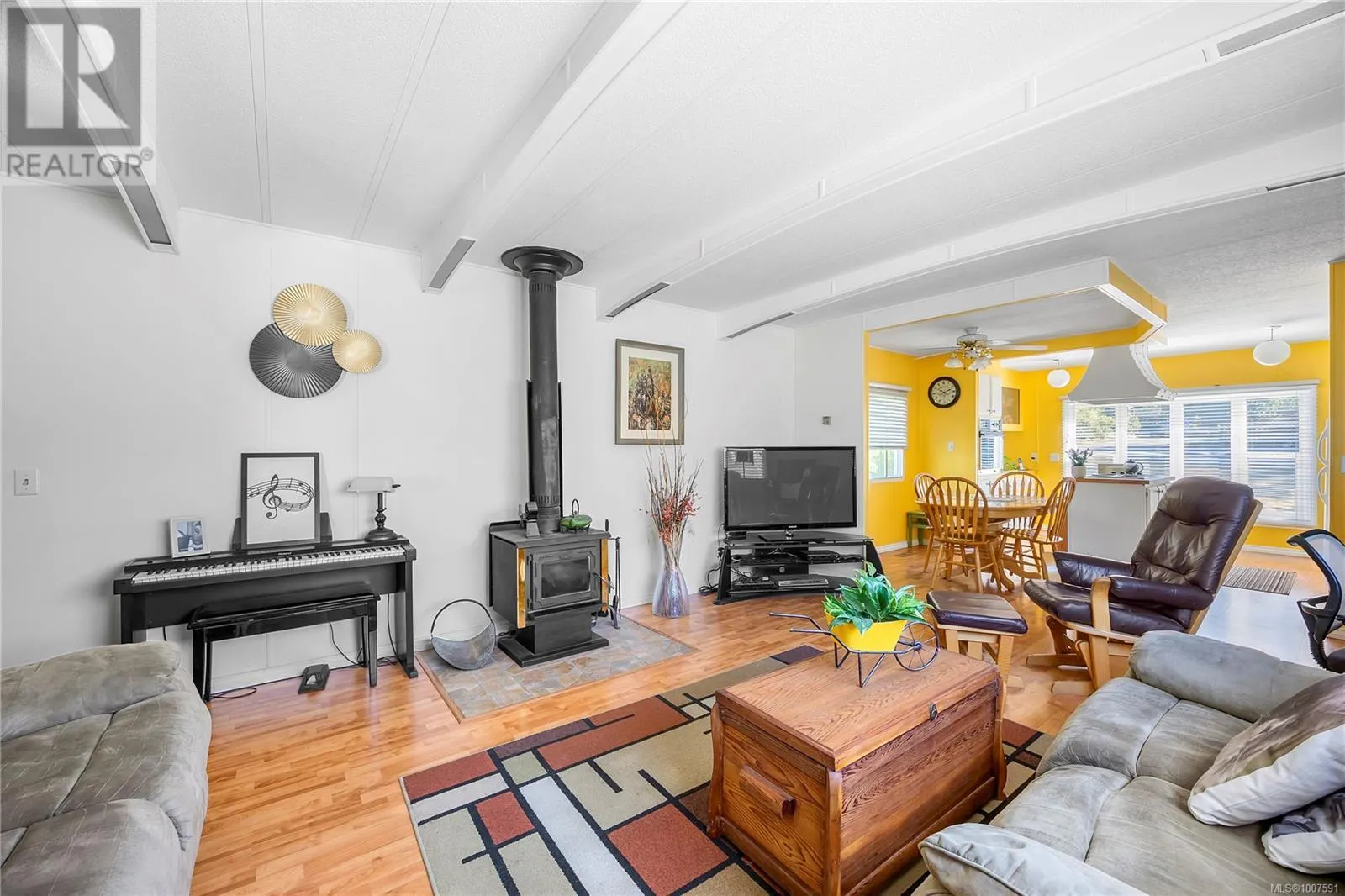 6011 Pine Ridge Cres