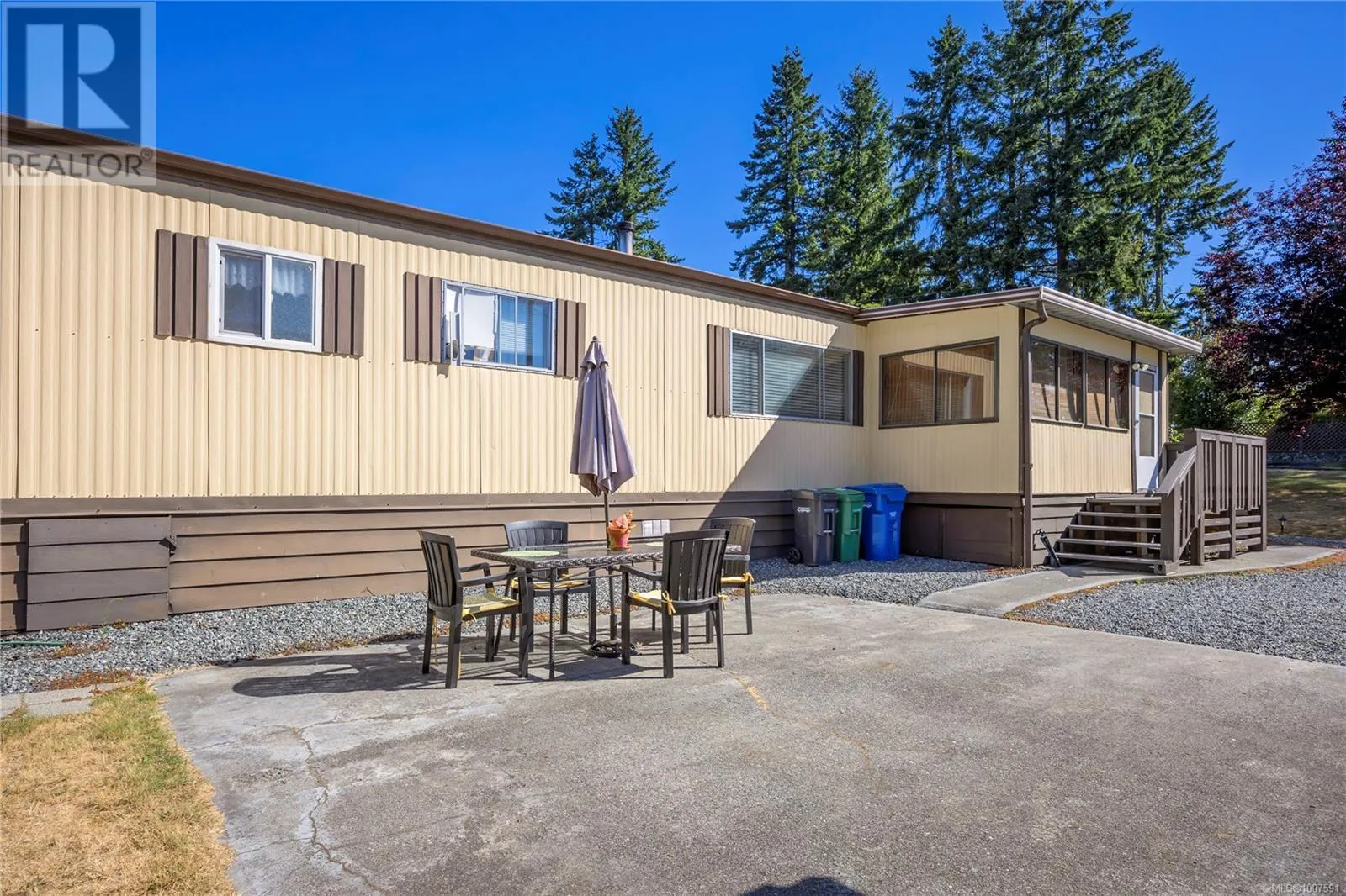 6011 Pine Ridge Cres