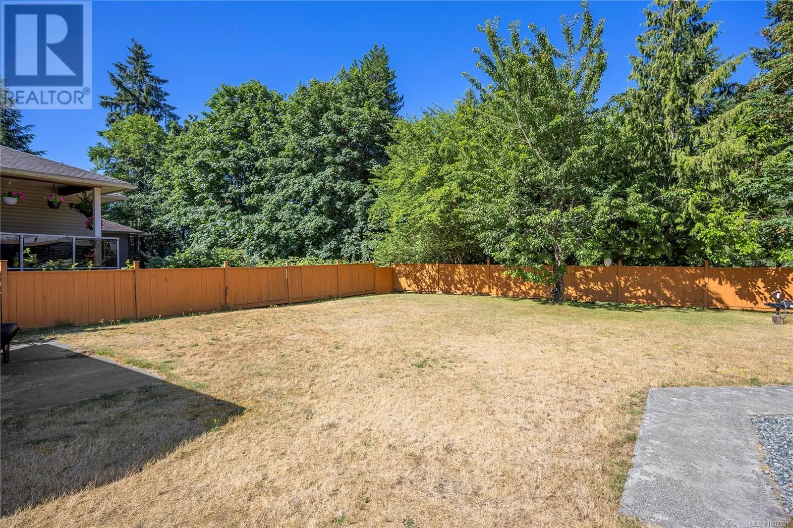 6011 Pine Ridge Cres