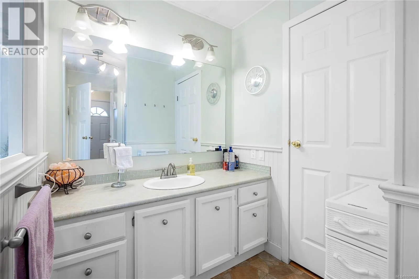 6011 Pine Ridge Cres