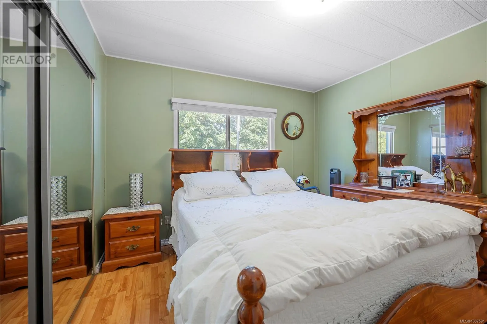 6011 Pine Ridge Cres