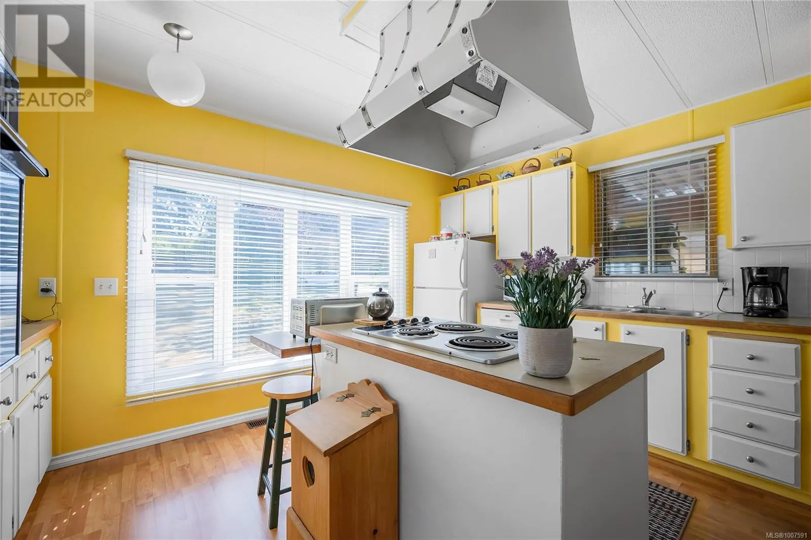 6011 Pine Ridge Cres