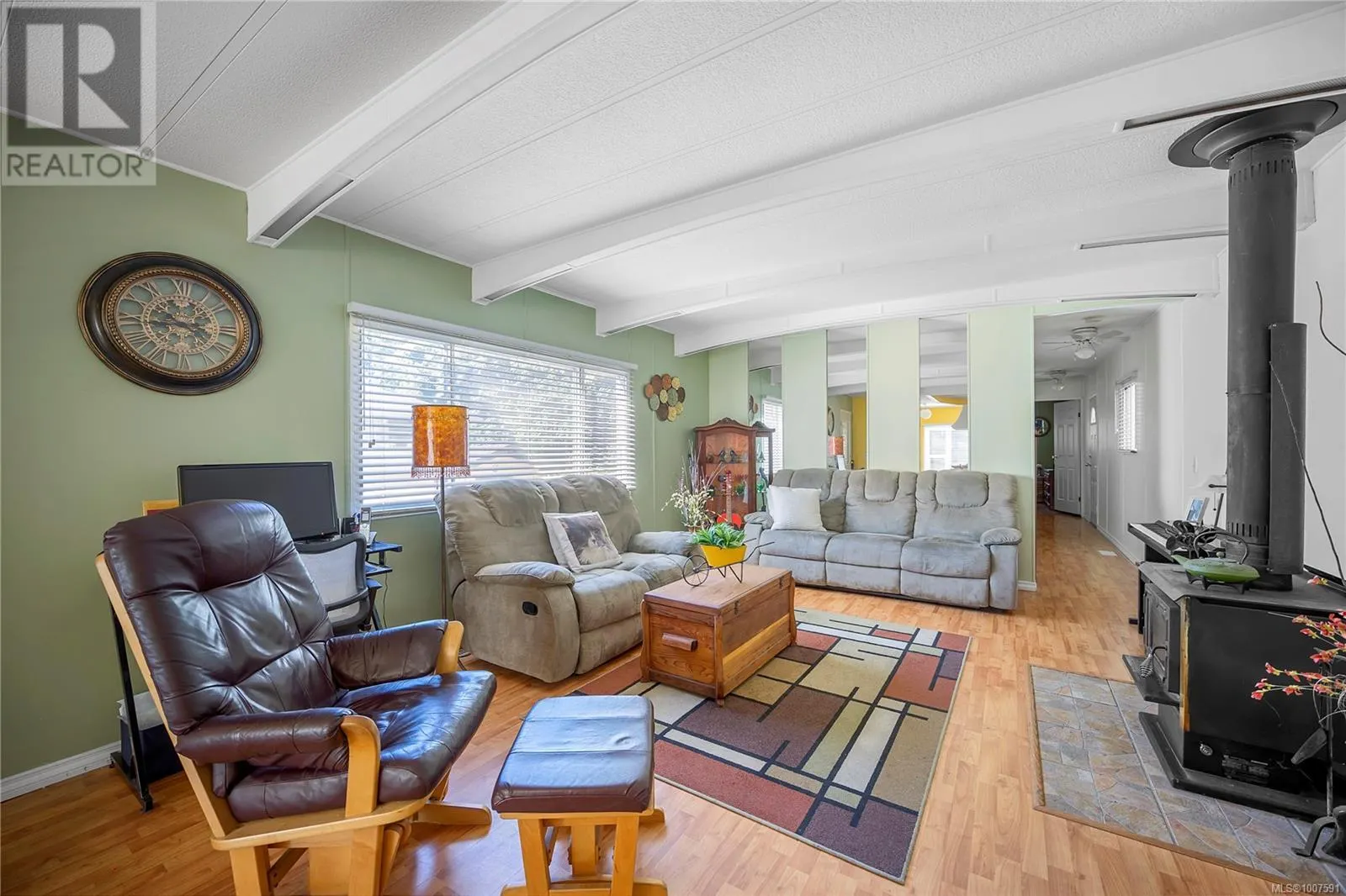 6011 Pine Ridge Cres