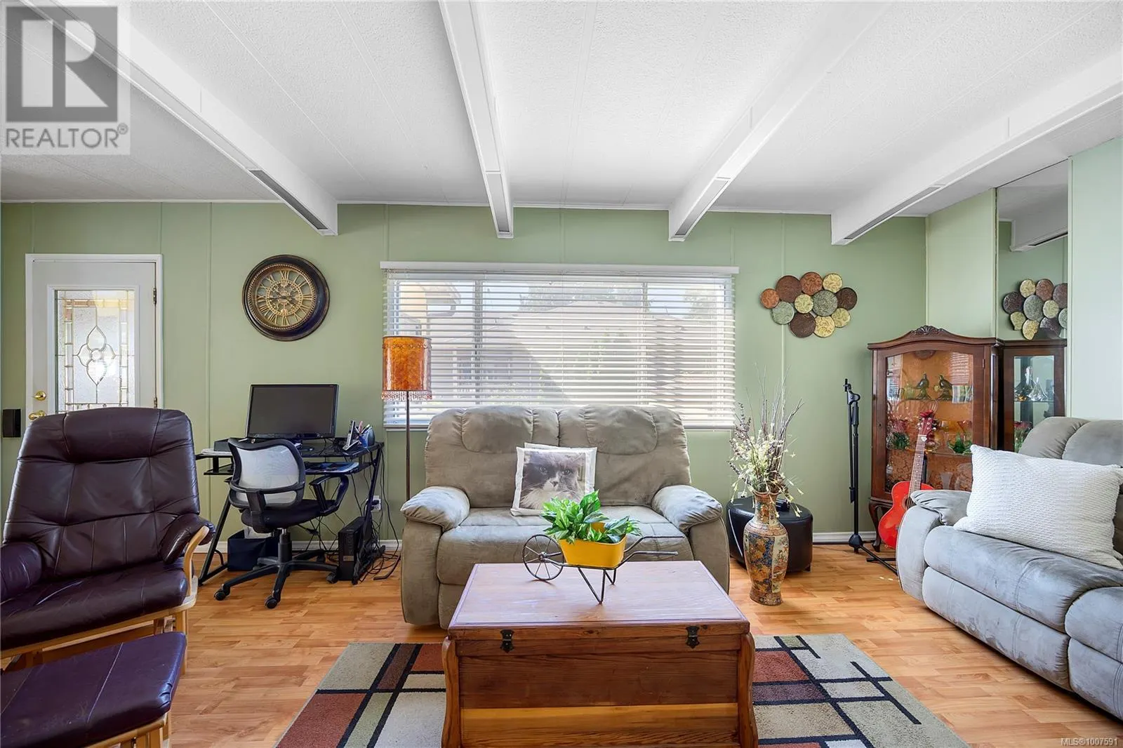 6011 Pine Ridge Cres