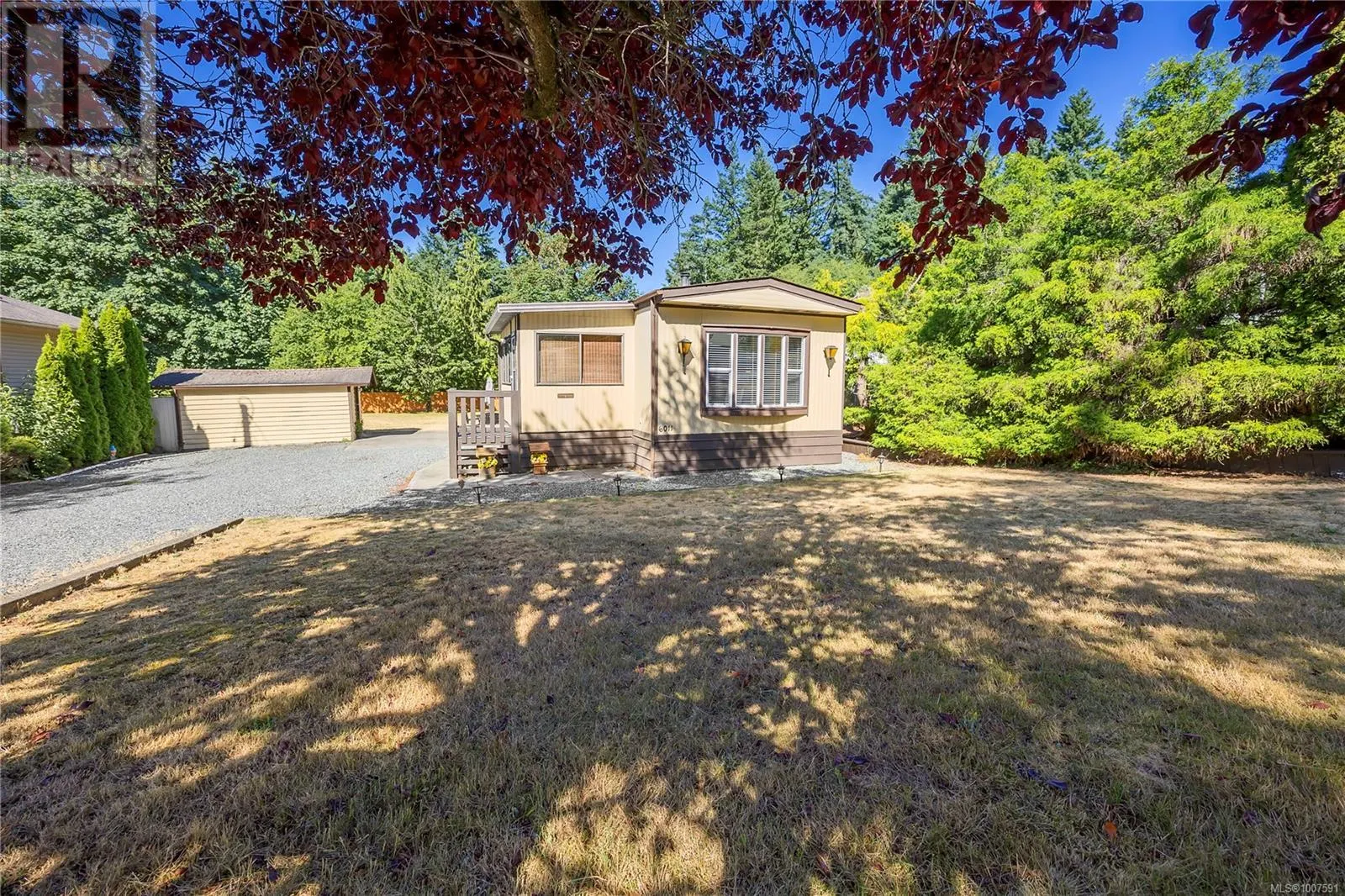 6011 Pine Ridge Cres