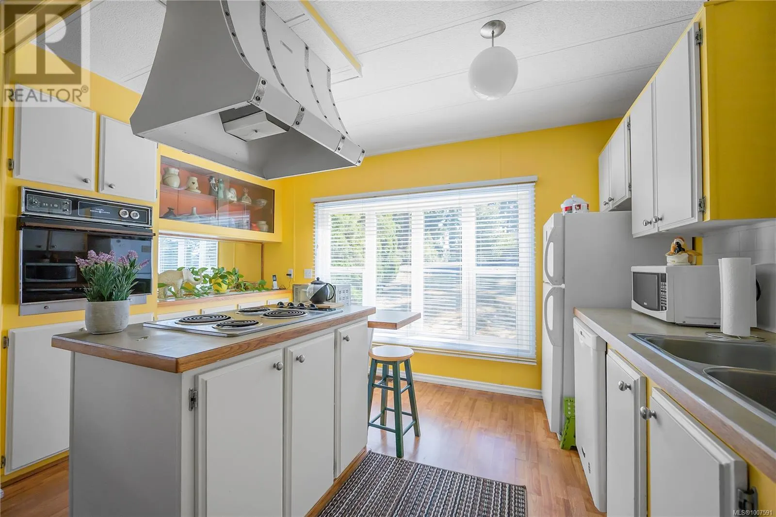 6011 Pine Ridge Cres