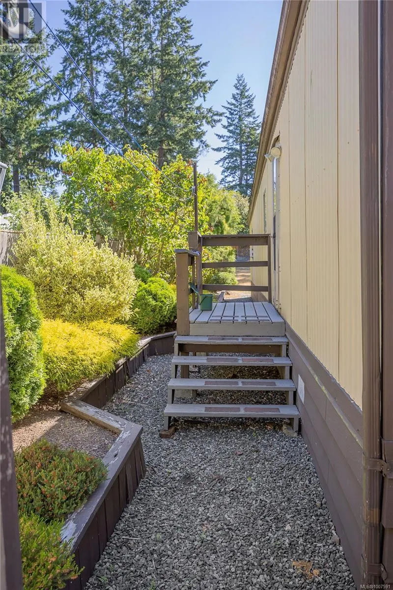 6011 Pine Ridge Cres