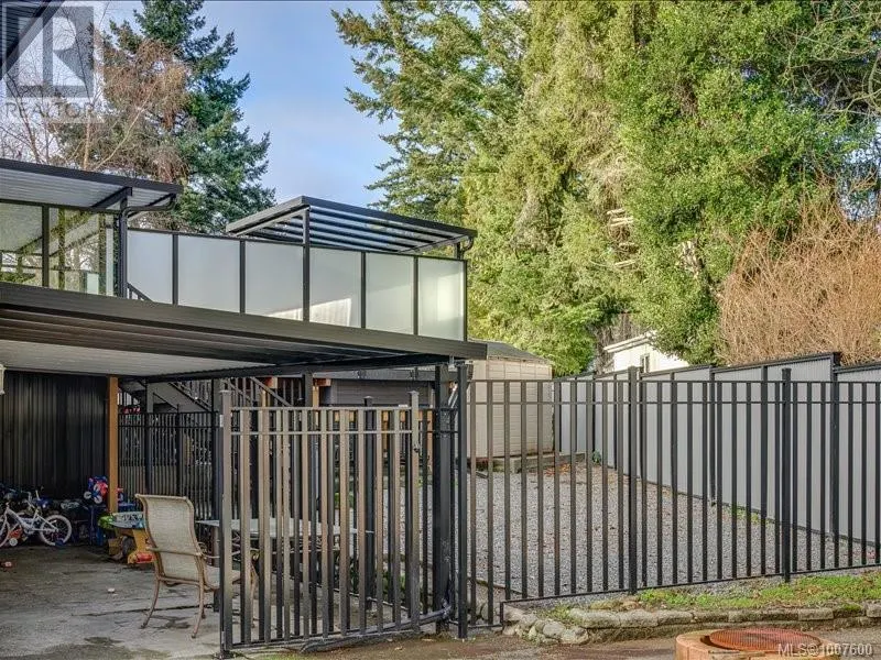 1732 James Way