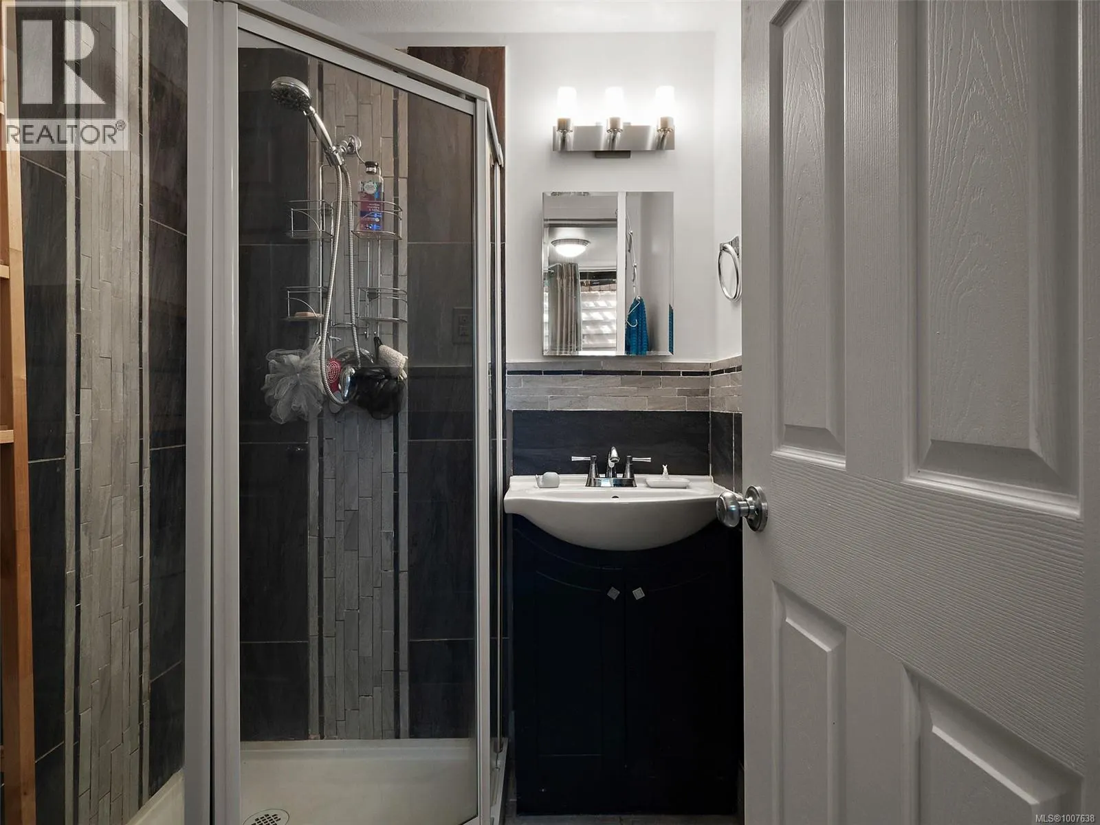 573 Crossandra Cres