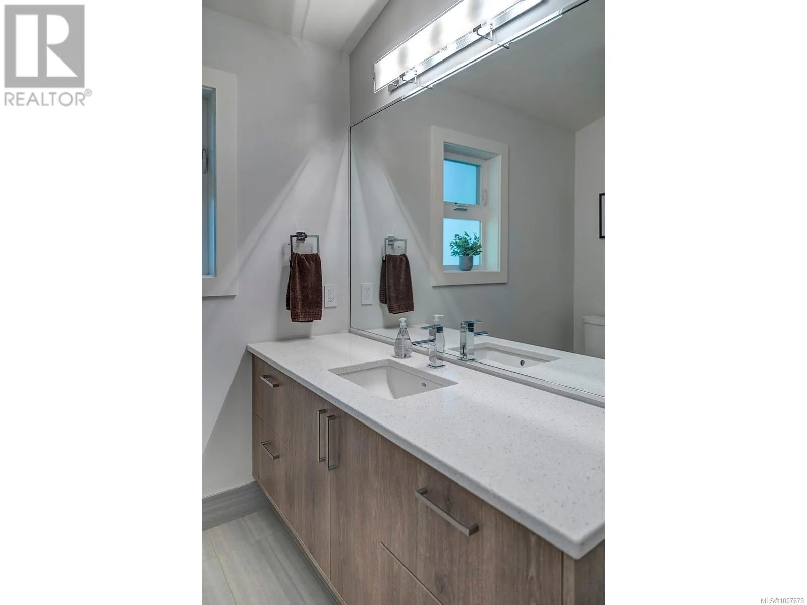 3411 Mayfair Dr