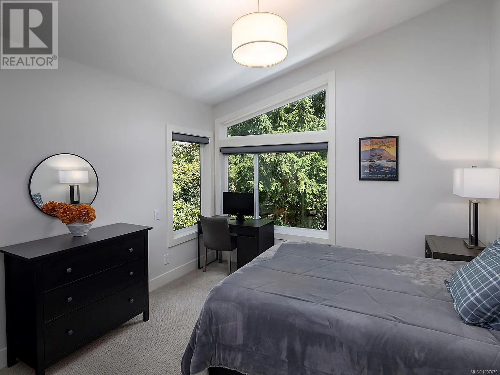 3411 Mayfair Dr