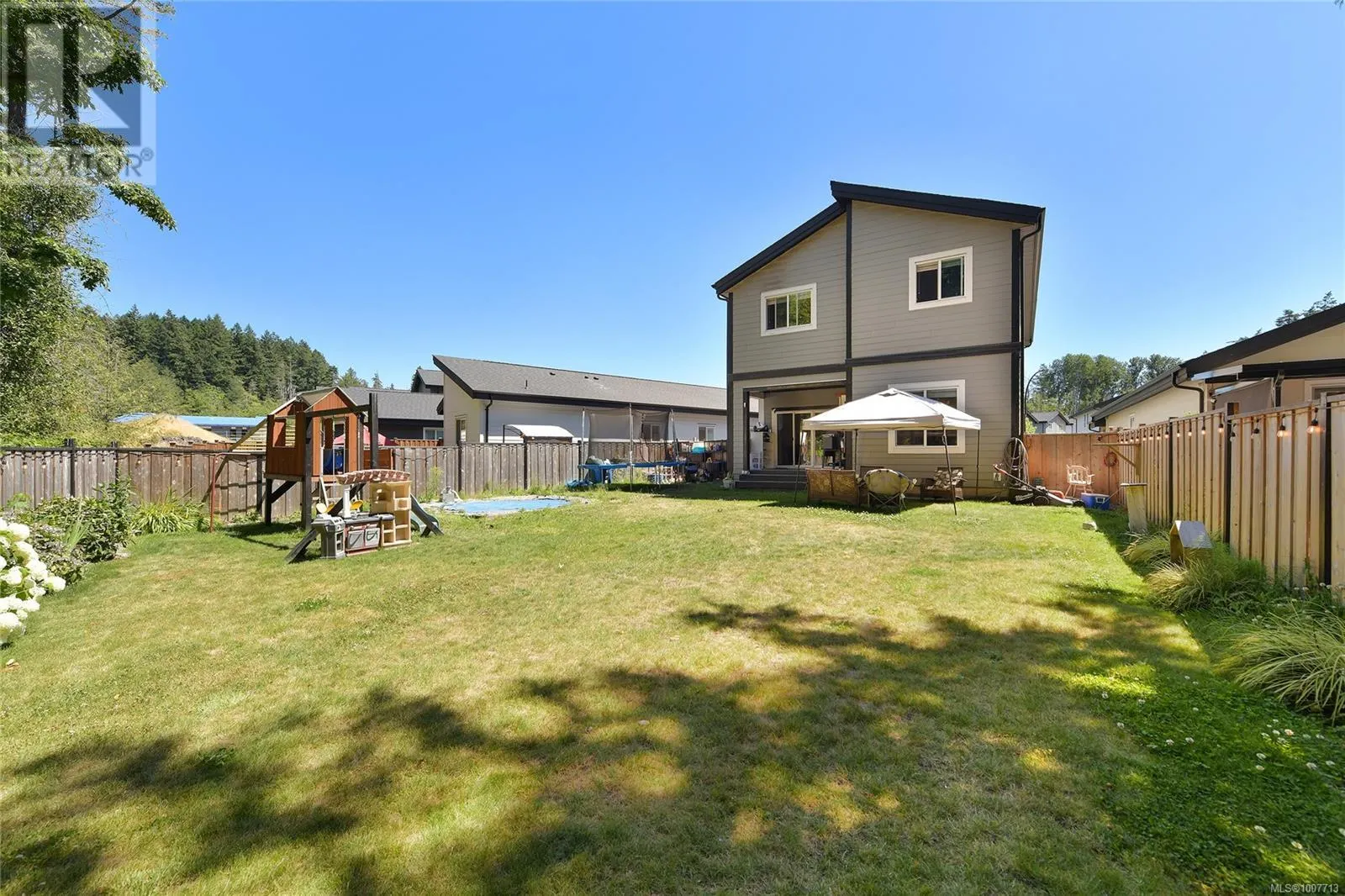 17 Saanich Ridge Dr