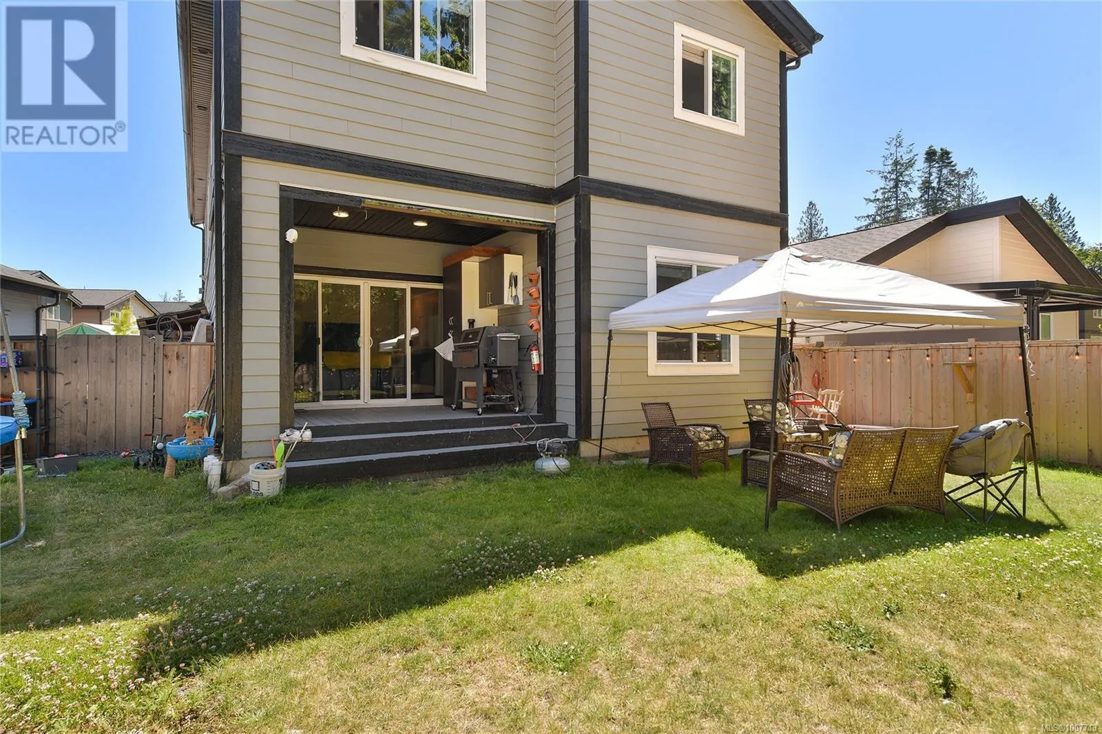 17 Saanich Ridge Dr