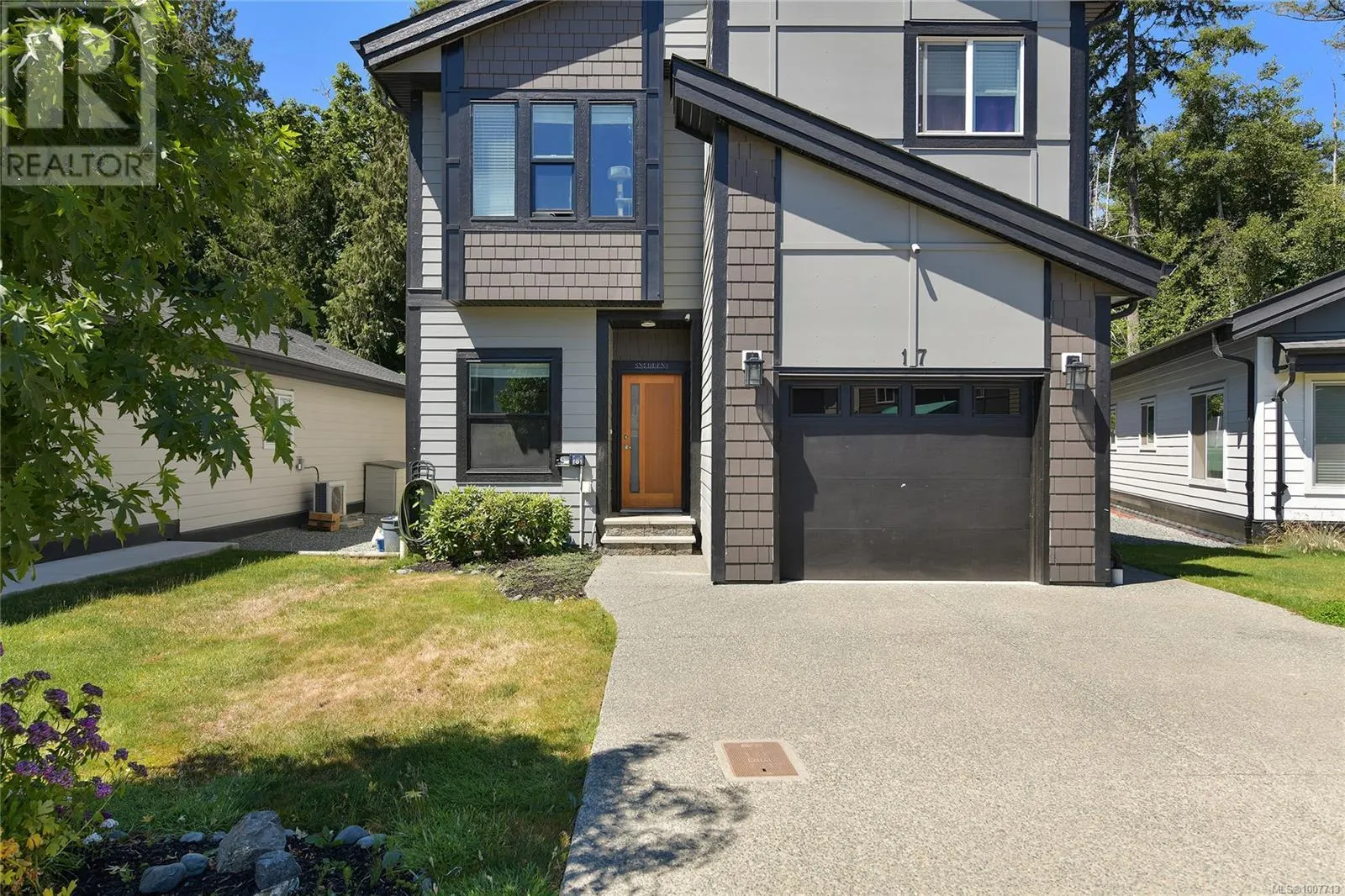 17 Saanich Ridge Dr
