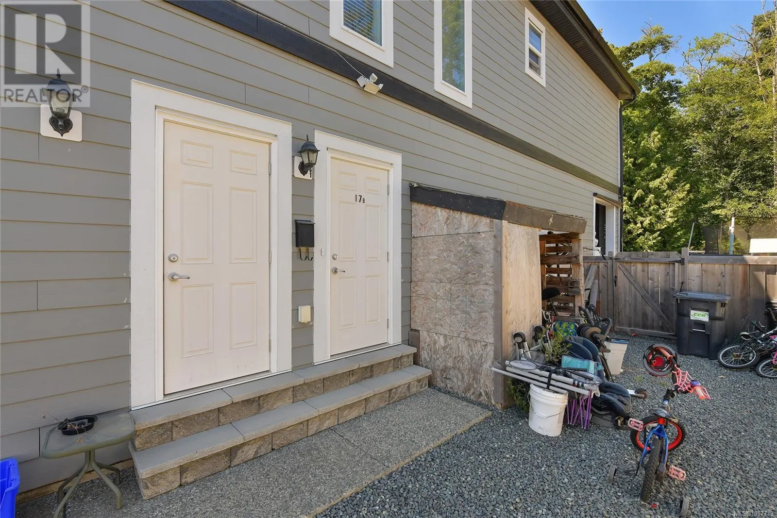17 Saanich Ridge Dr