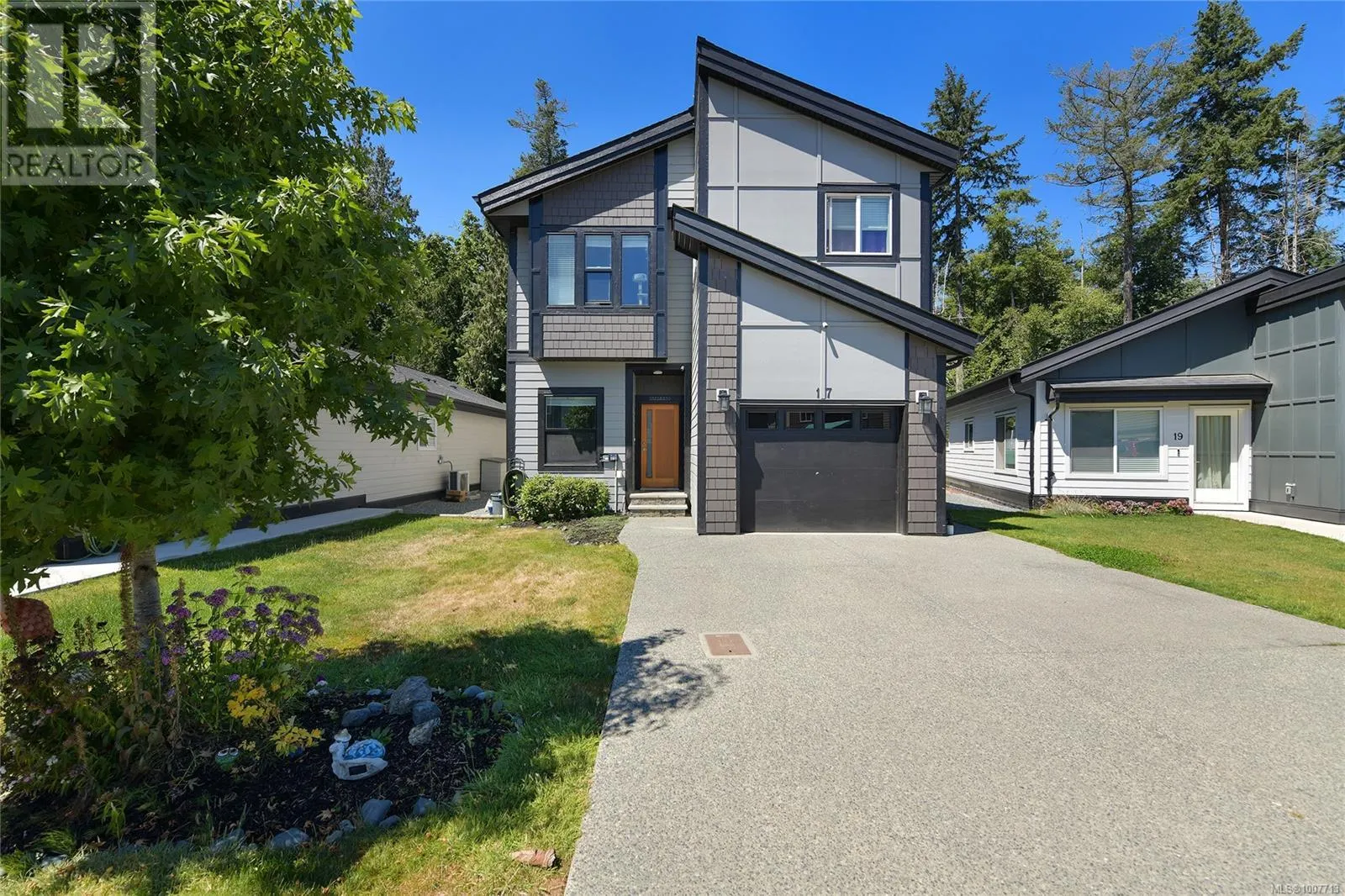 17 Saanich Ridge Dr