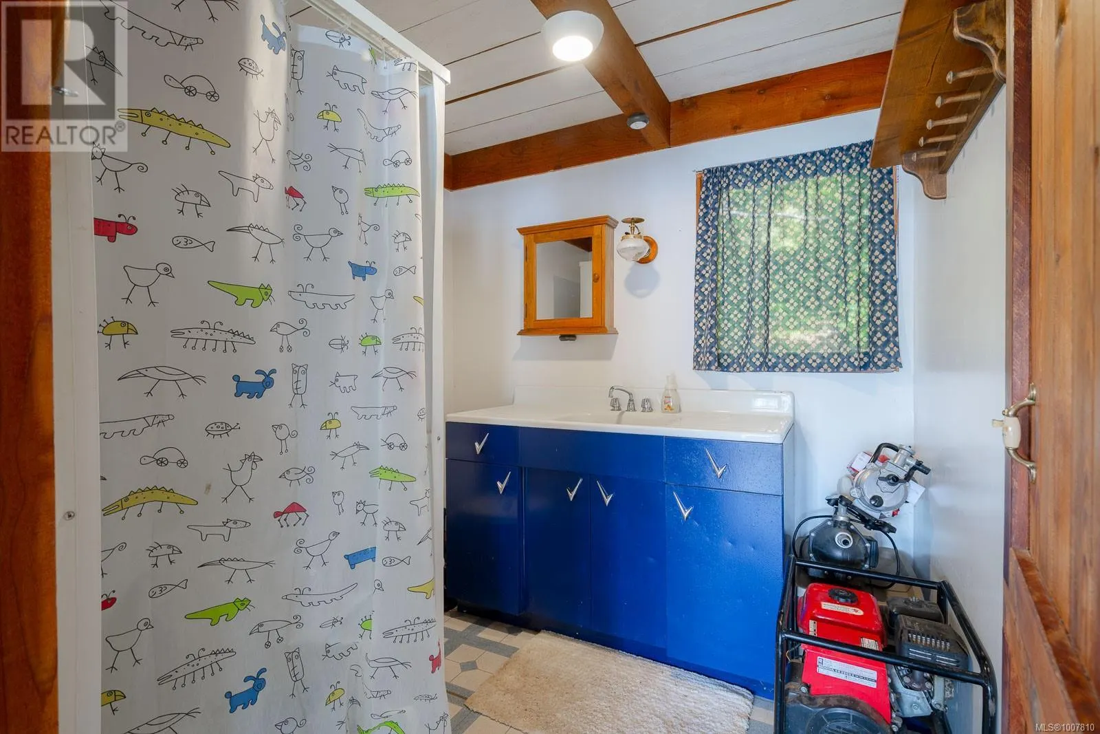 3840 Horne Lake Caves Rd