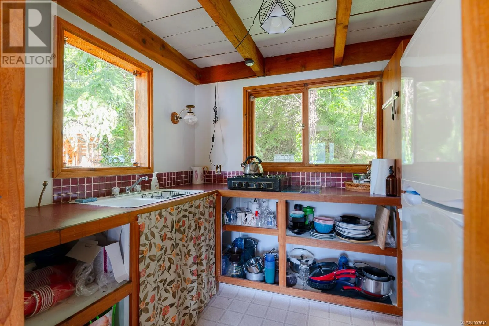 3840 Horne Lake Caves Rd