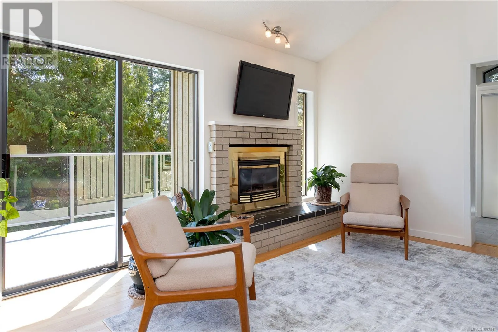 4689 Boulderwood Dr