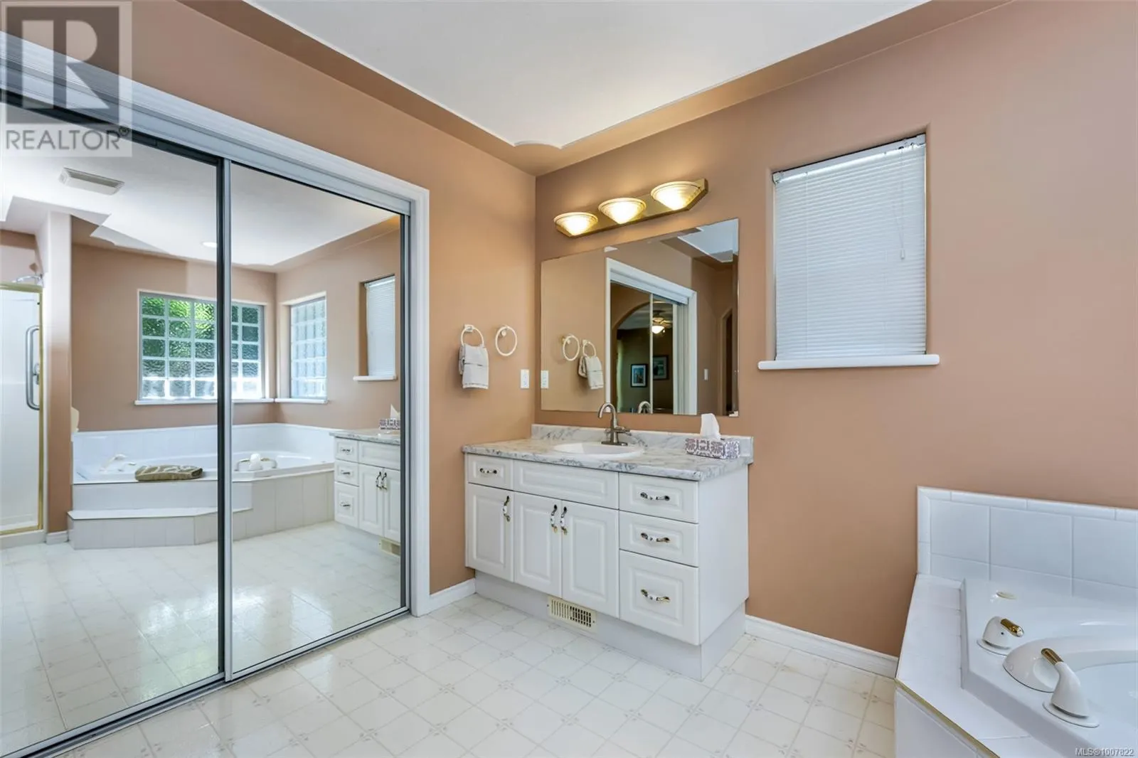 2012 Swans Nest Pl