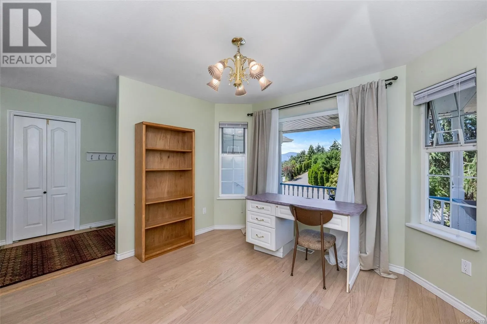 2012 Swans Nest Pl