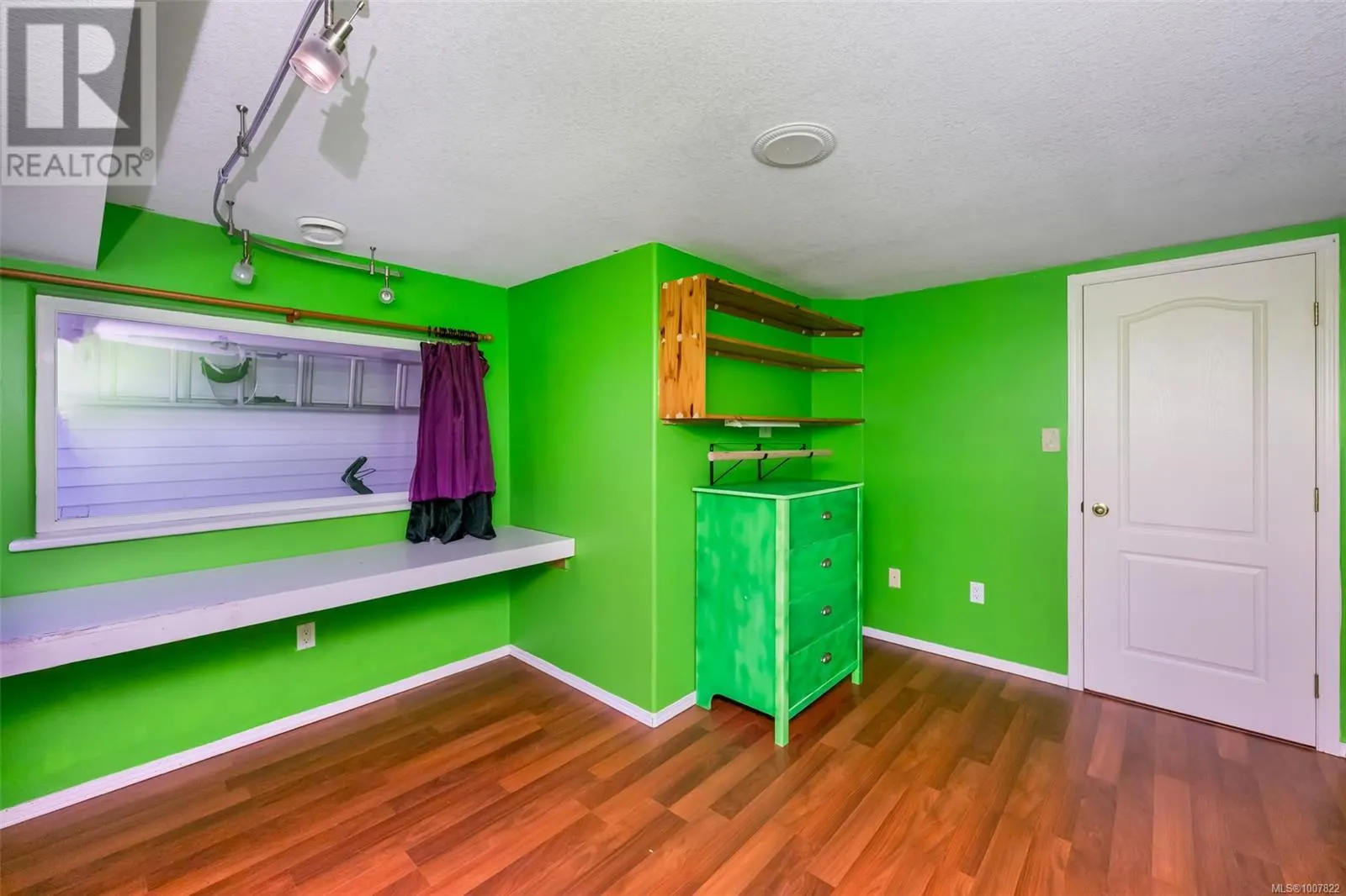 2012 Swans Nest Pl