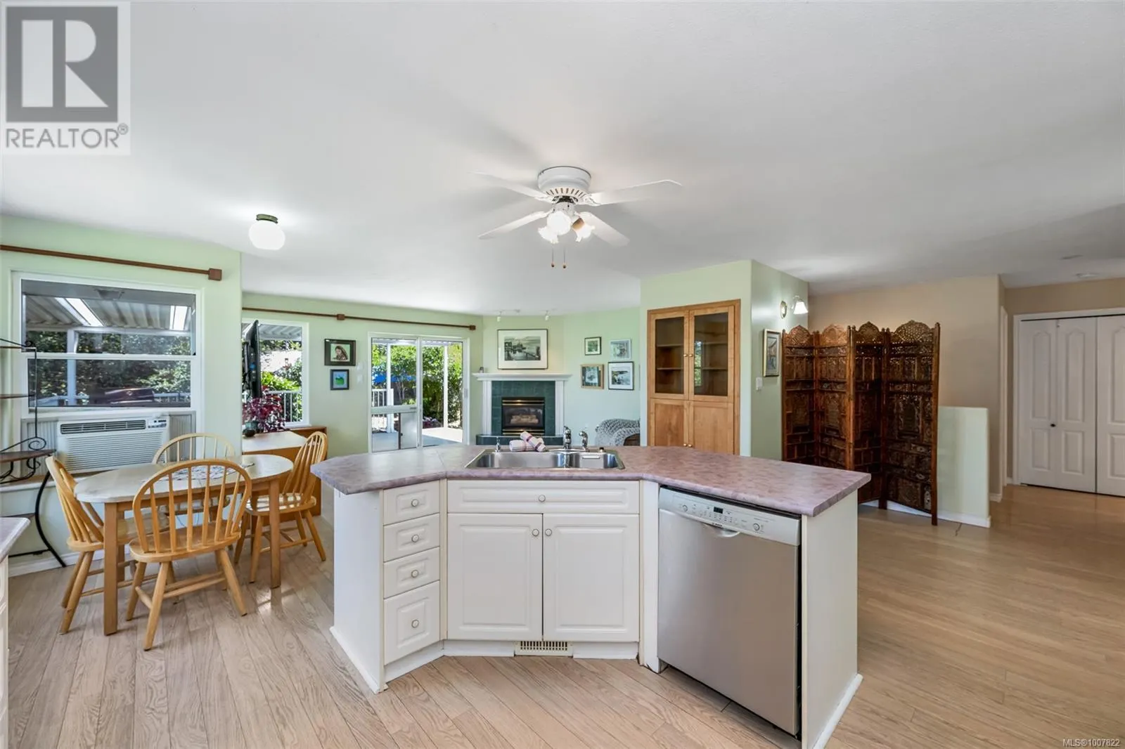 2012 Swans Nest Pl