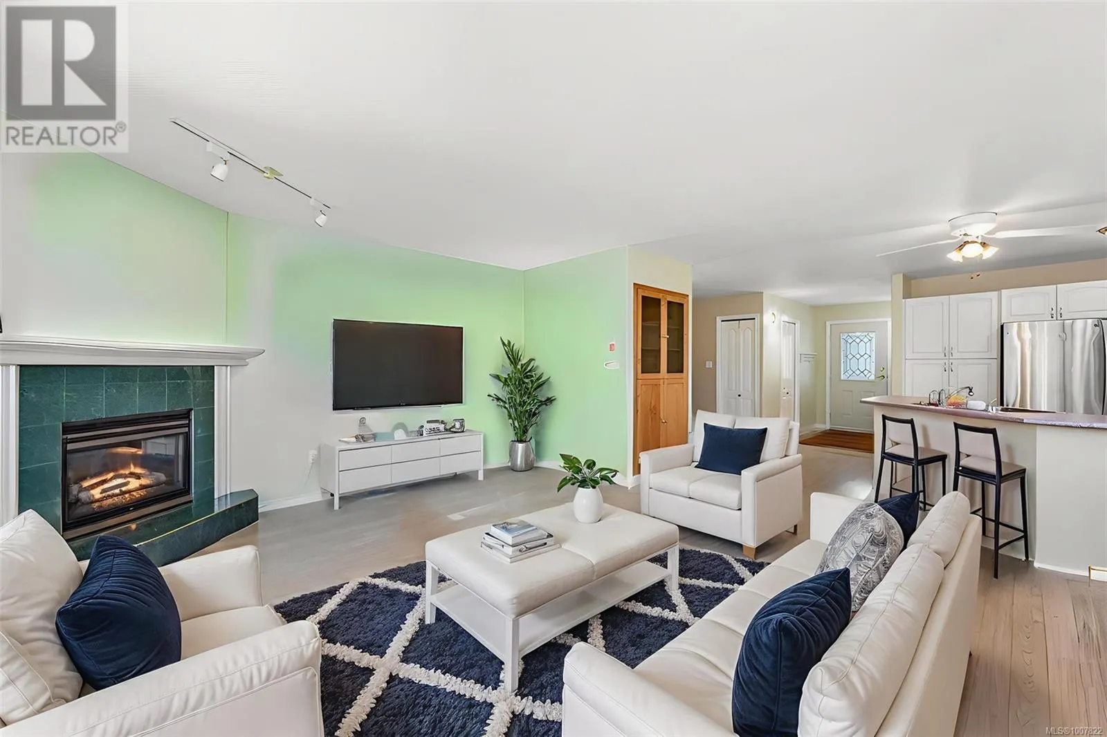 2012 Swans Nest Pl