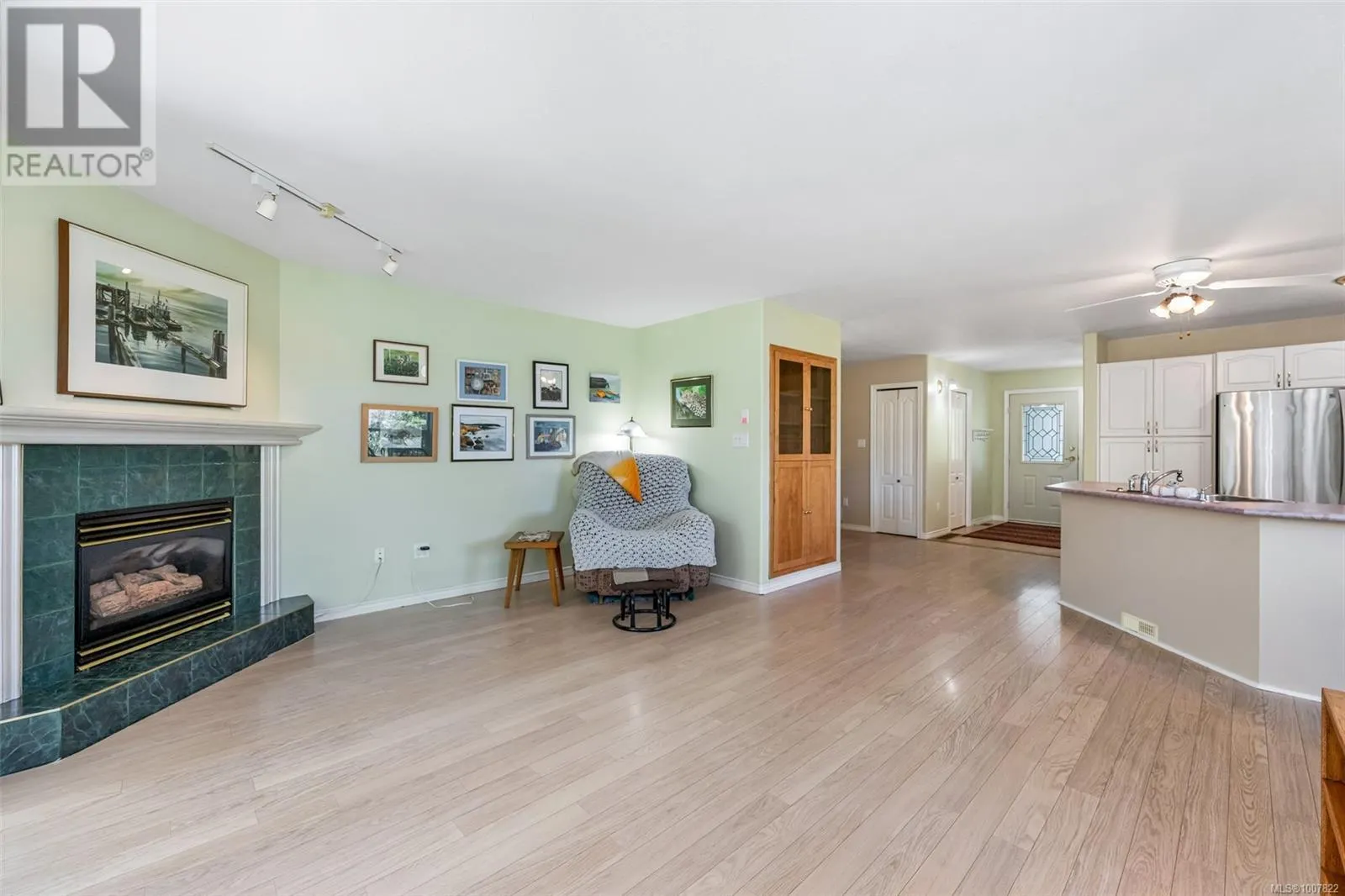 2012 Swans Nest Pl