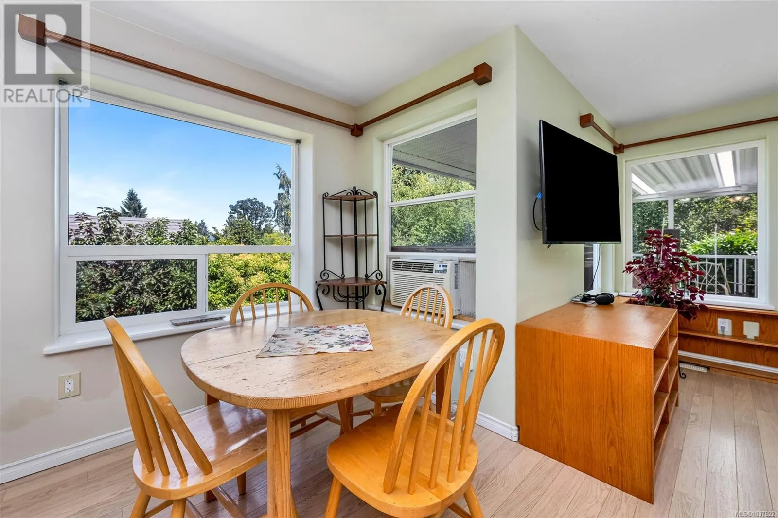 2012 Swans Nest Pl