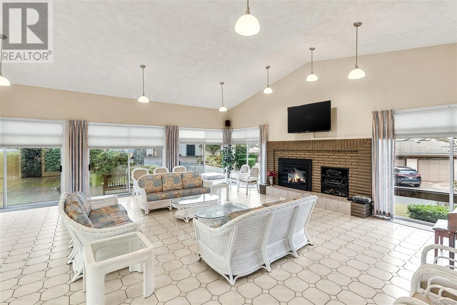 48 901 Kentwood Lane