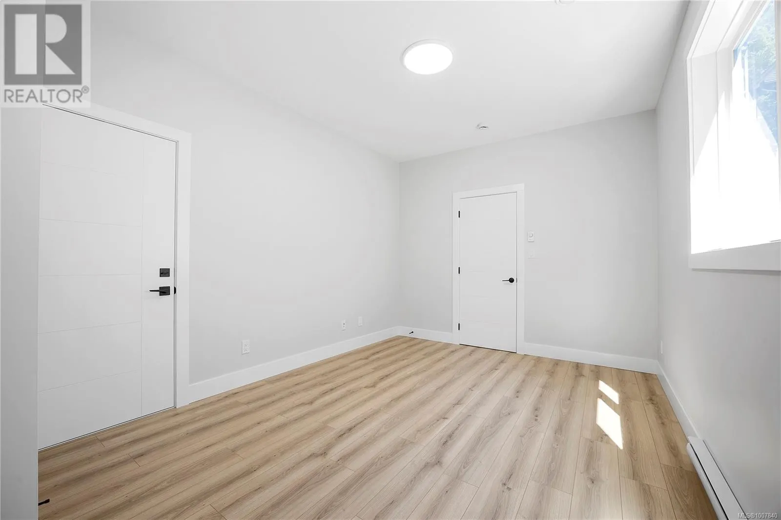 6111 Pine Ridge Cres