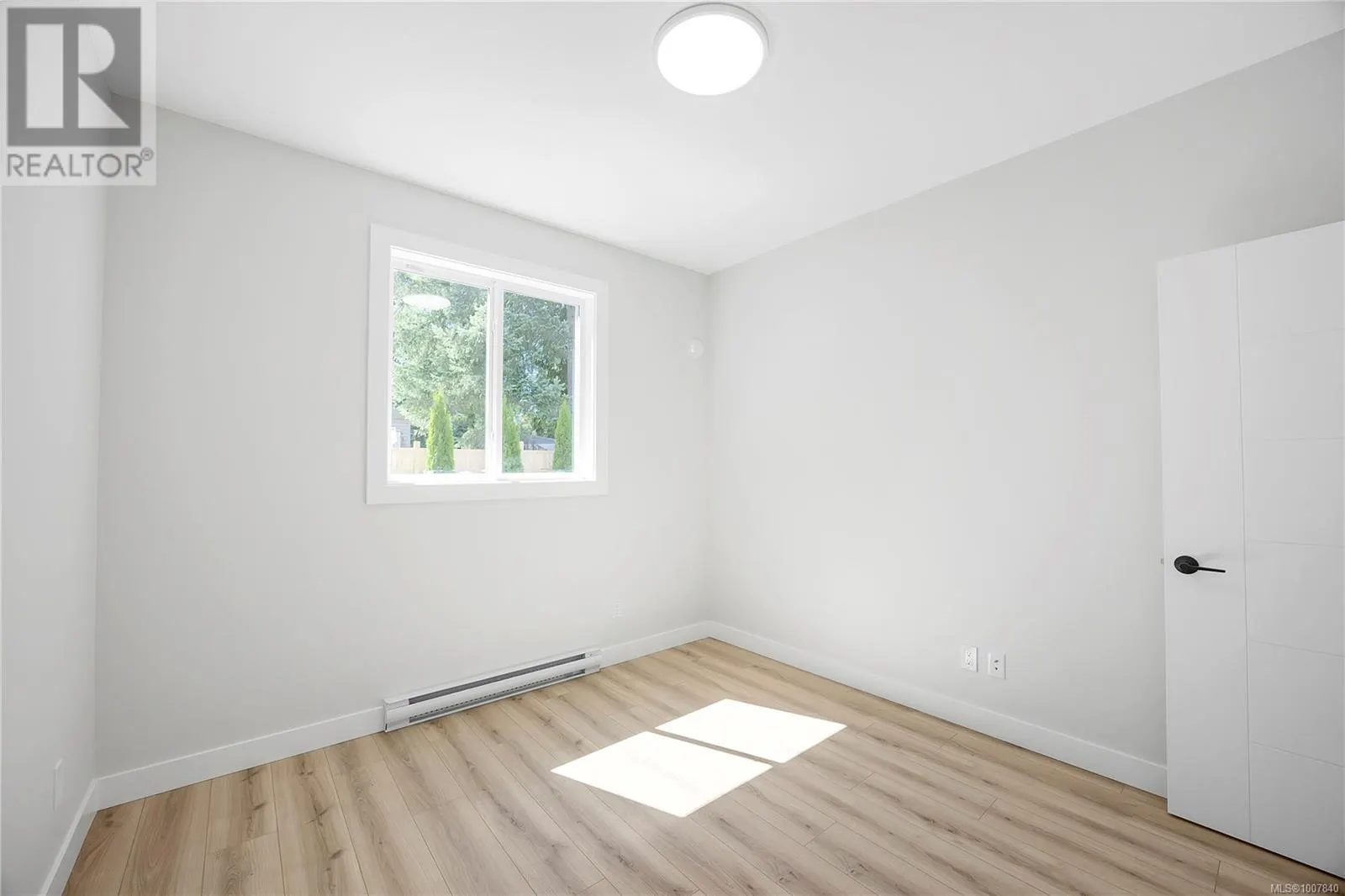 6111 Pine Ridge Cres