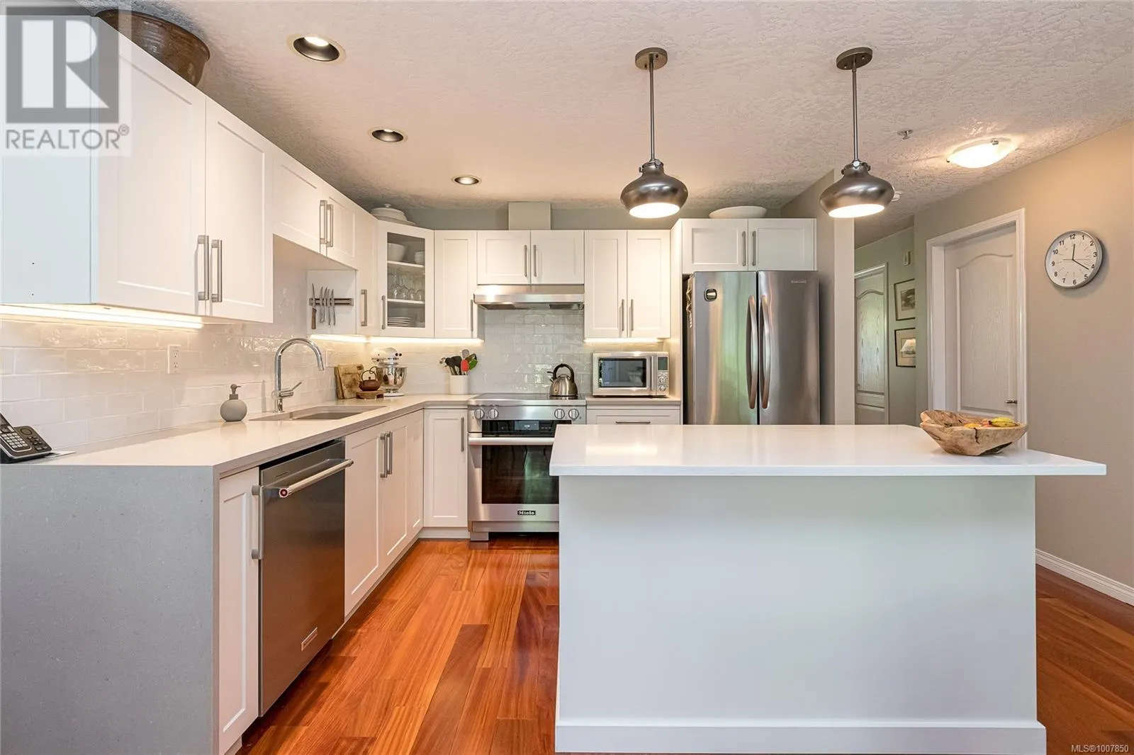 6 370 Waterfront Cres