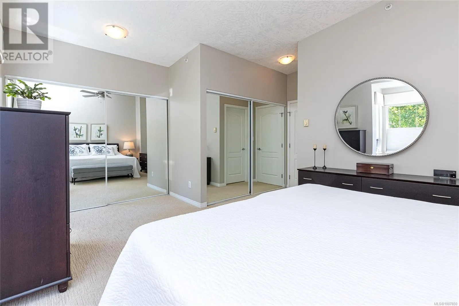 6 370 Waterfront Cres