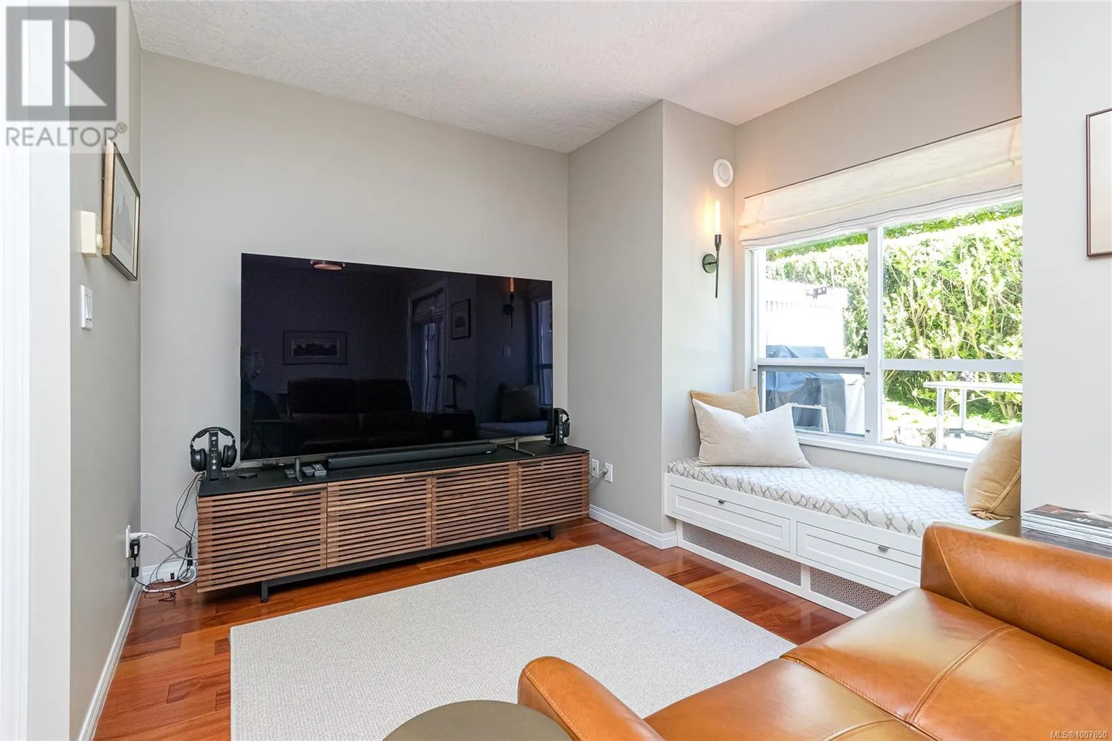 6 370 Waterfront Cres