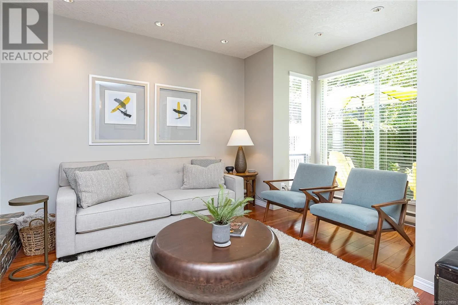 6 370 Waterfront Cres