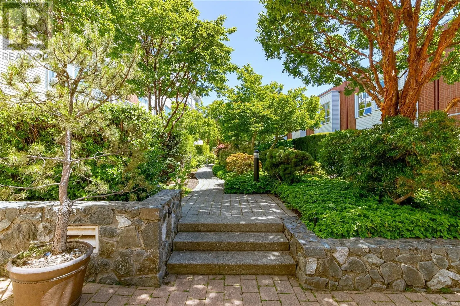 6 370 Waterfront Cres