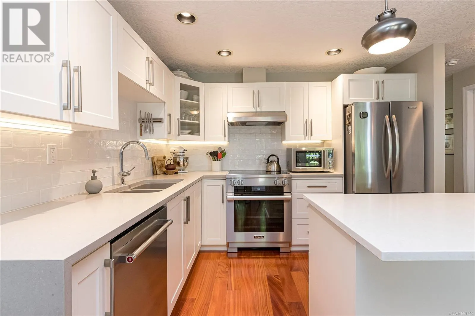 6 370 Waterfront Cres