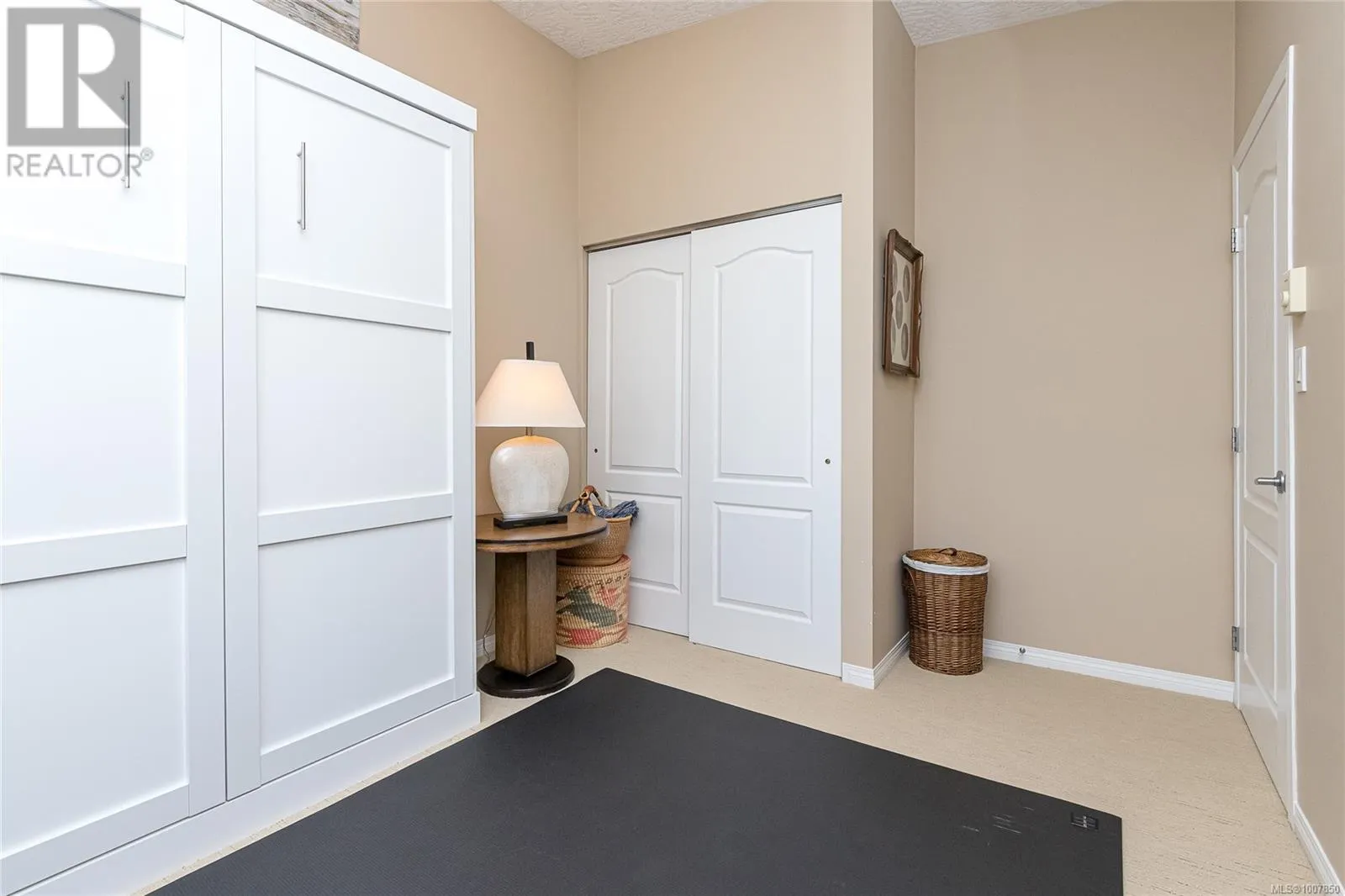 6 370 Waterfront Cres