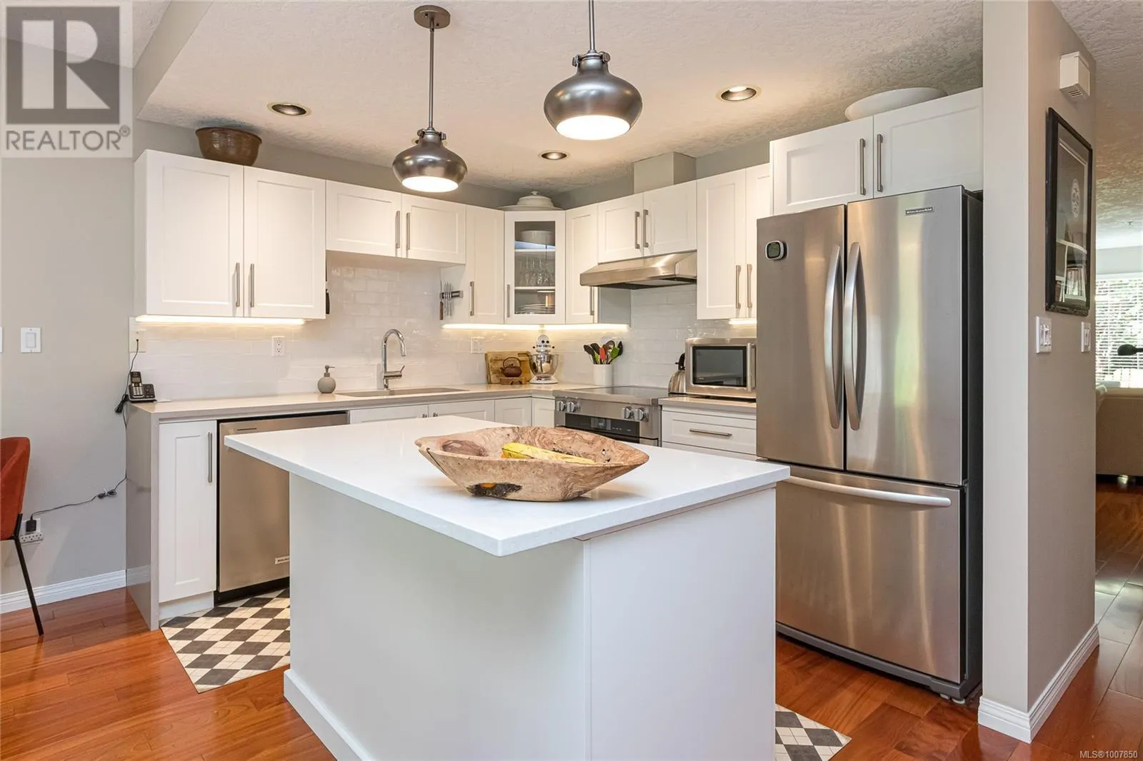 6 370 Waterfront Cres