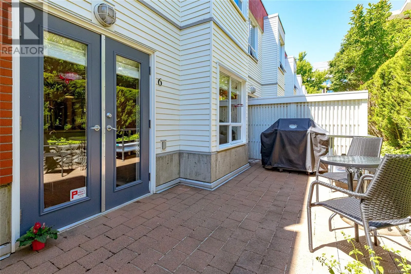6 370 Waterfront Cres