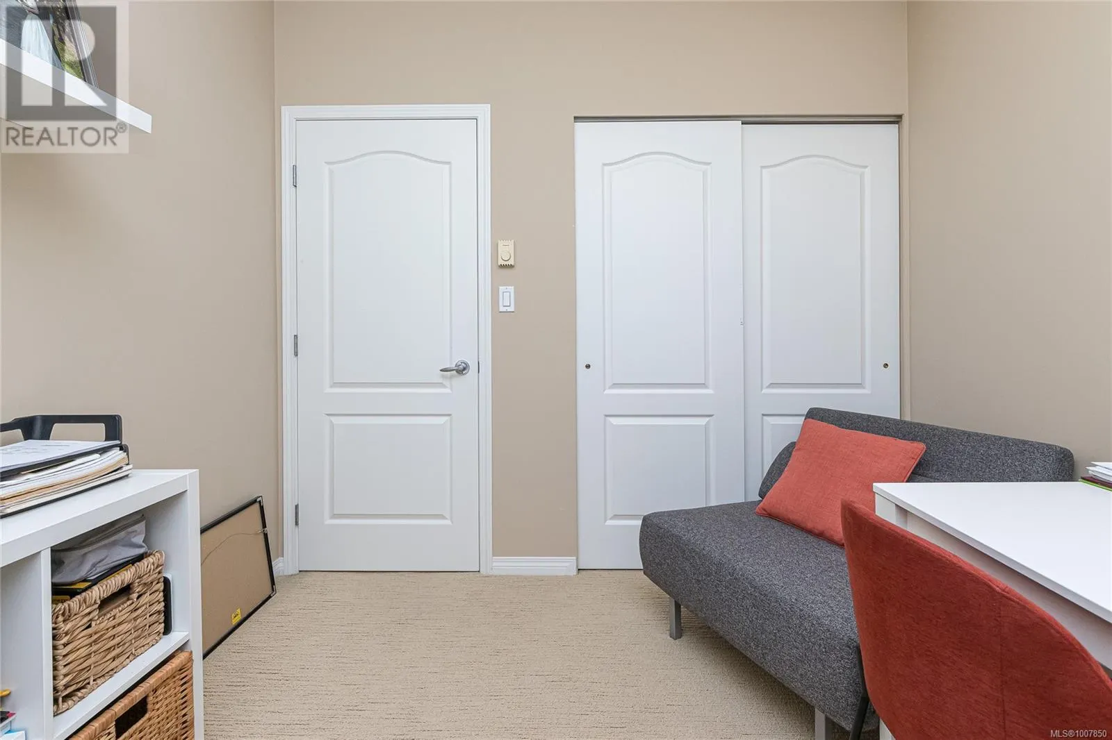 6 370 Waterfront Cres