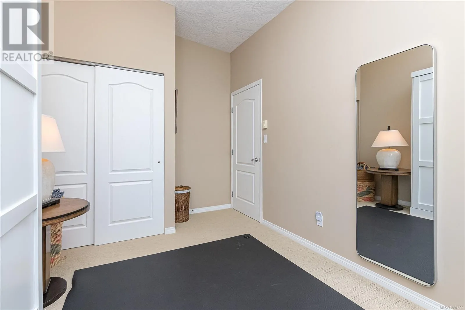 6 370 Waterfront Cres