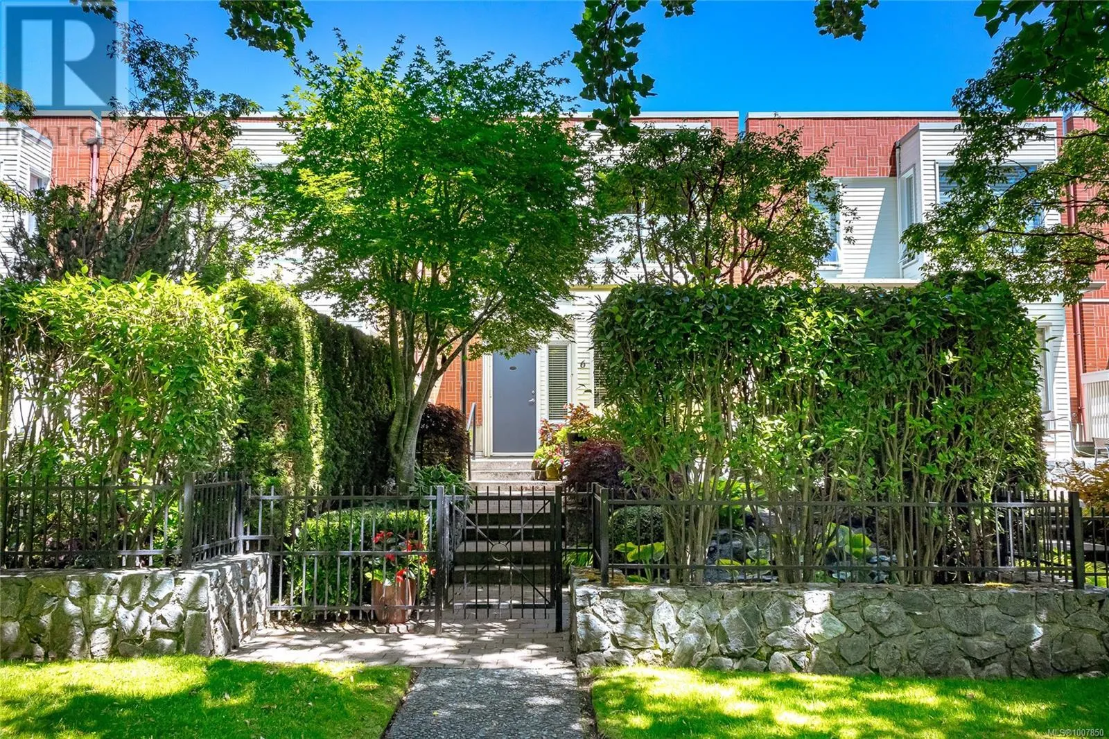 6 370 Waterfront Cres