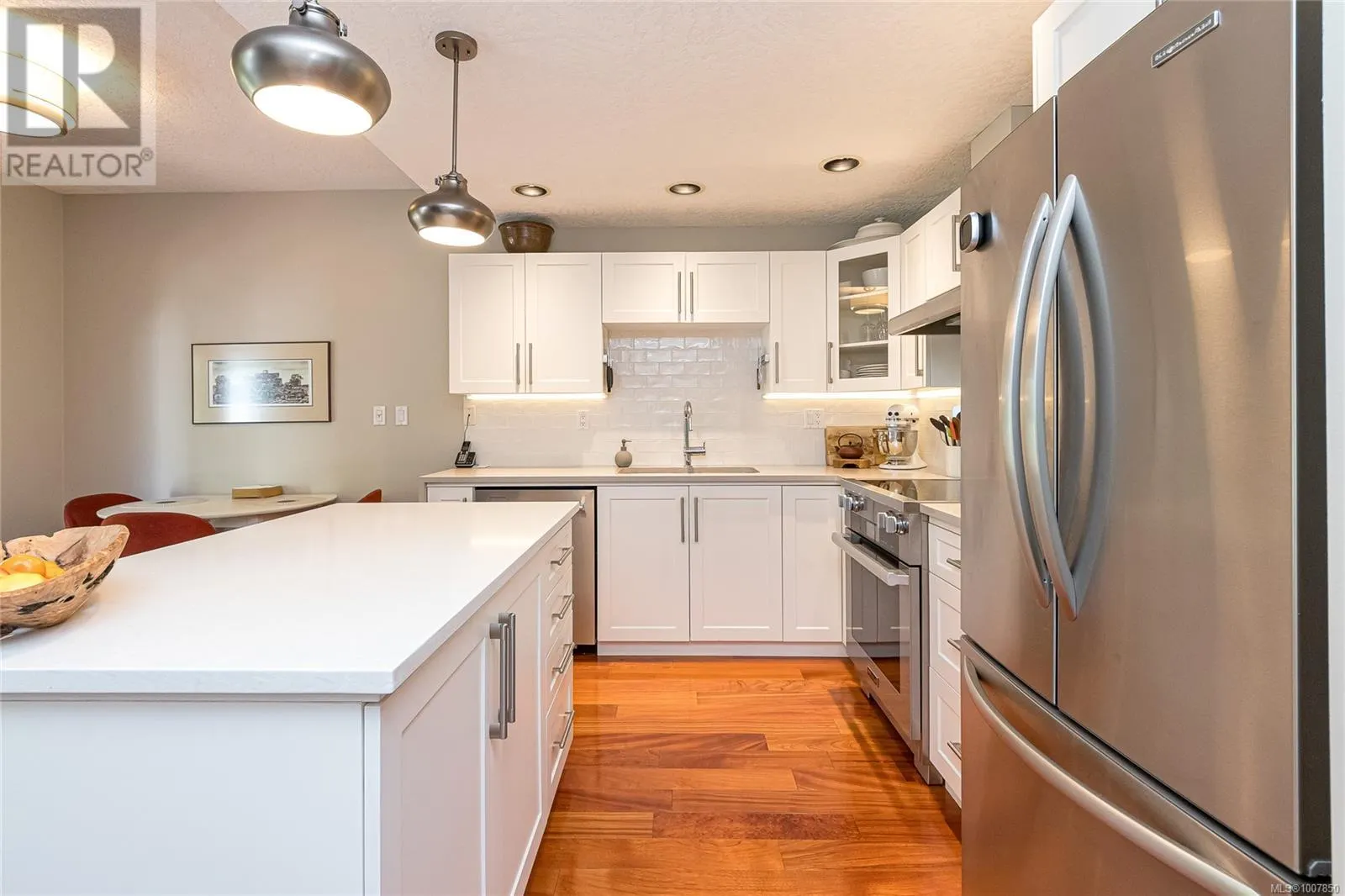 6 370 Waterfront Cres