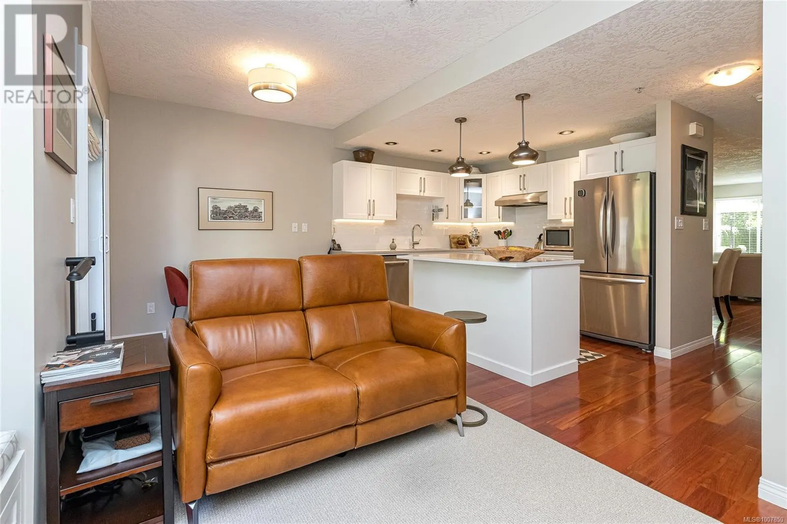 6 370 Waterfront Cres