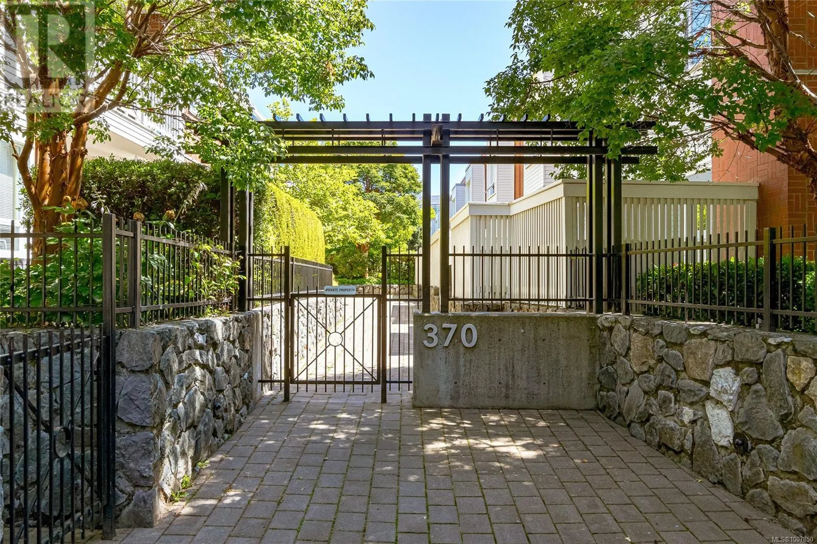6 370 Waterfront Cres