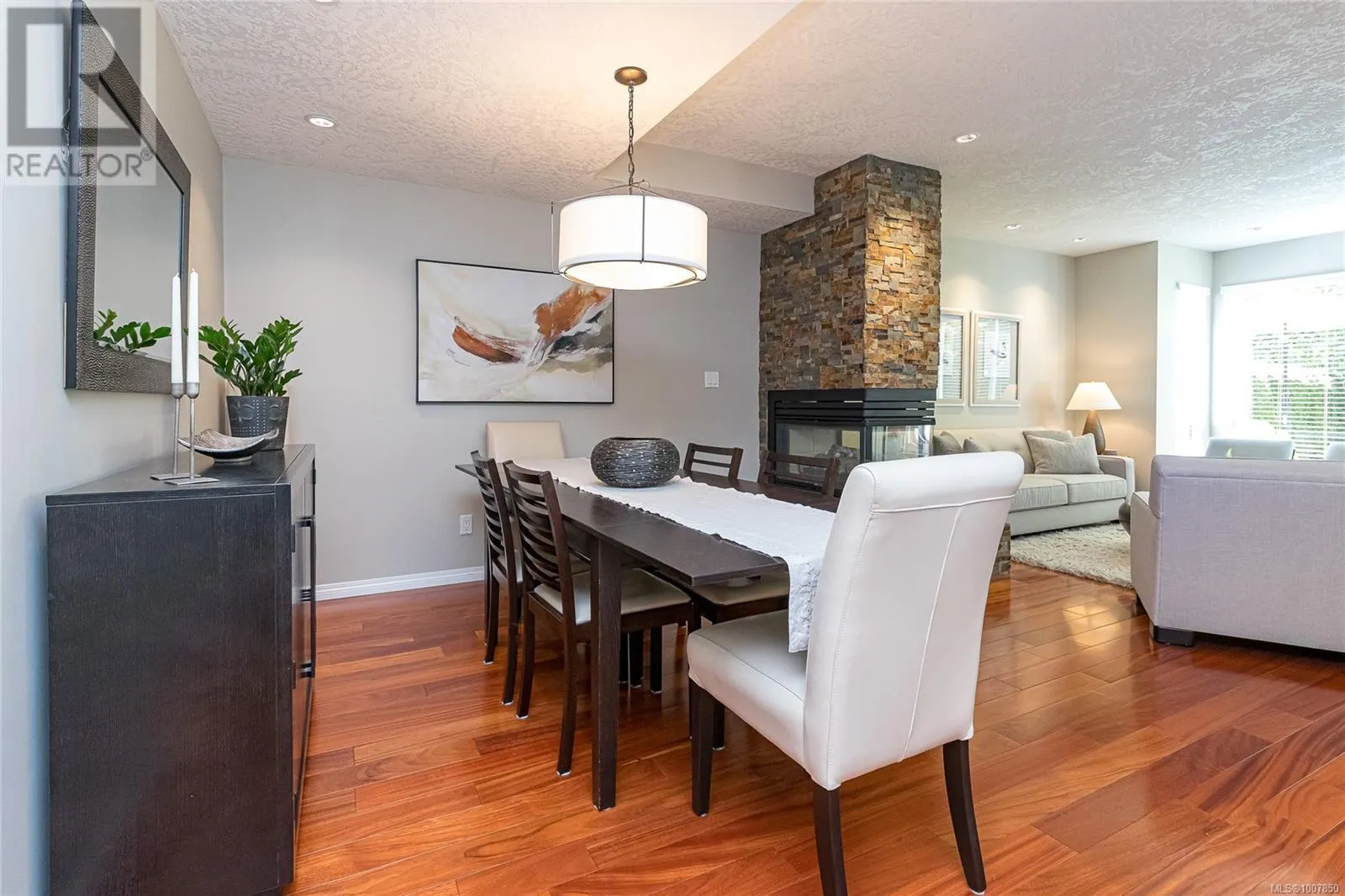 6 370 Waterfront Cres