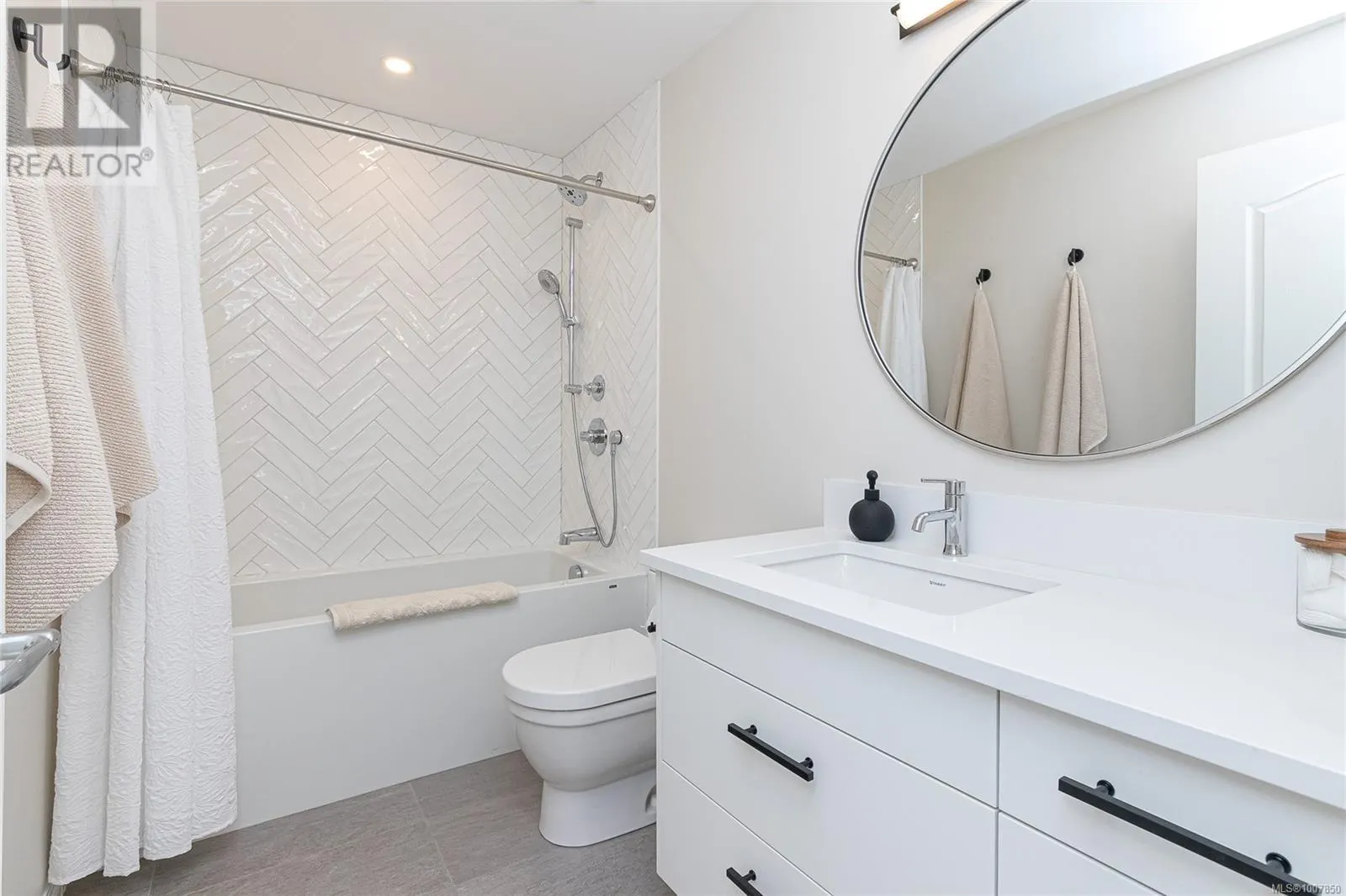 6 370 Waterfront Cres